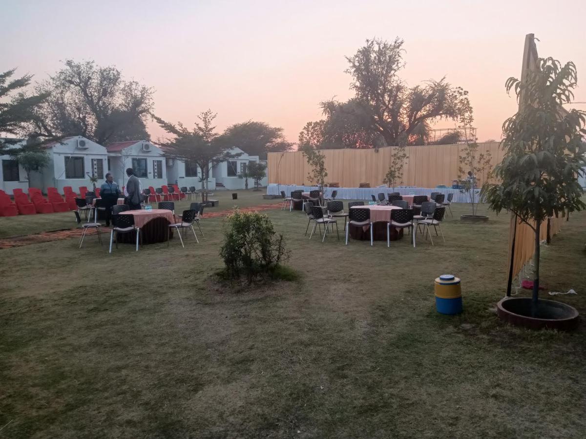 Athitya Hotel And Resort Sikar Exteriör bild