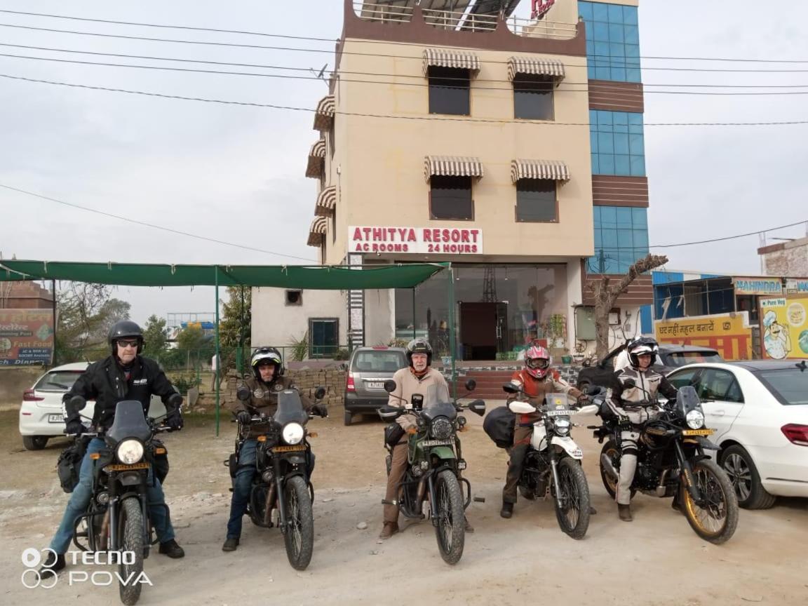 Athitya Hotel And Resort Sikar Rum bild